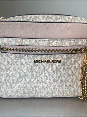 Micheal Kors MK SIgnature Crossbody bag | Vanilla / Blush Pink | Gold Hardware